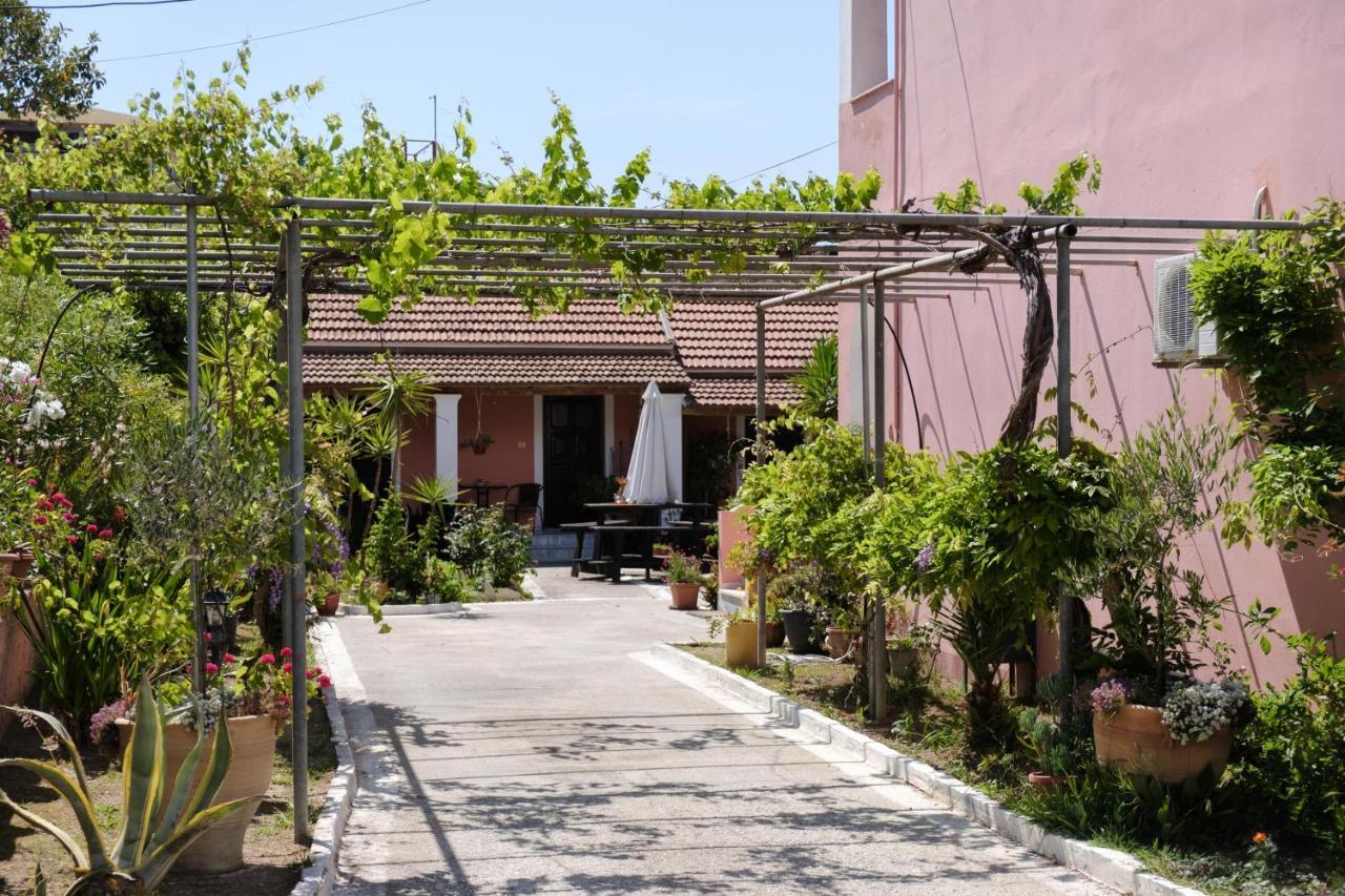 Mouzakitis Apartments 4 อาร์ริลลาส ภายนอก รูปภาพ